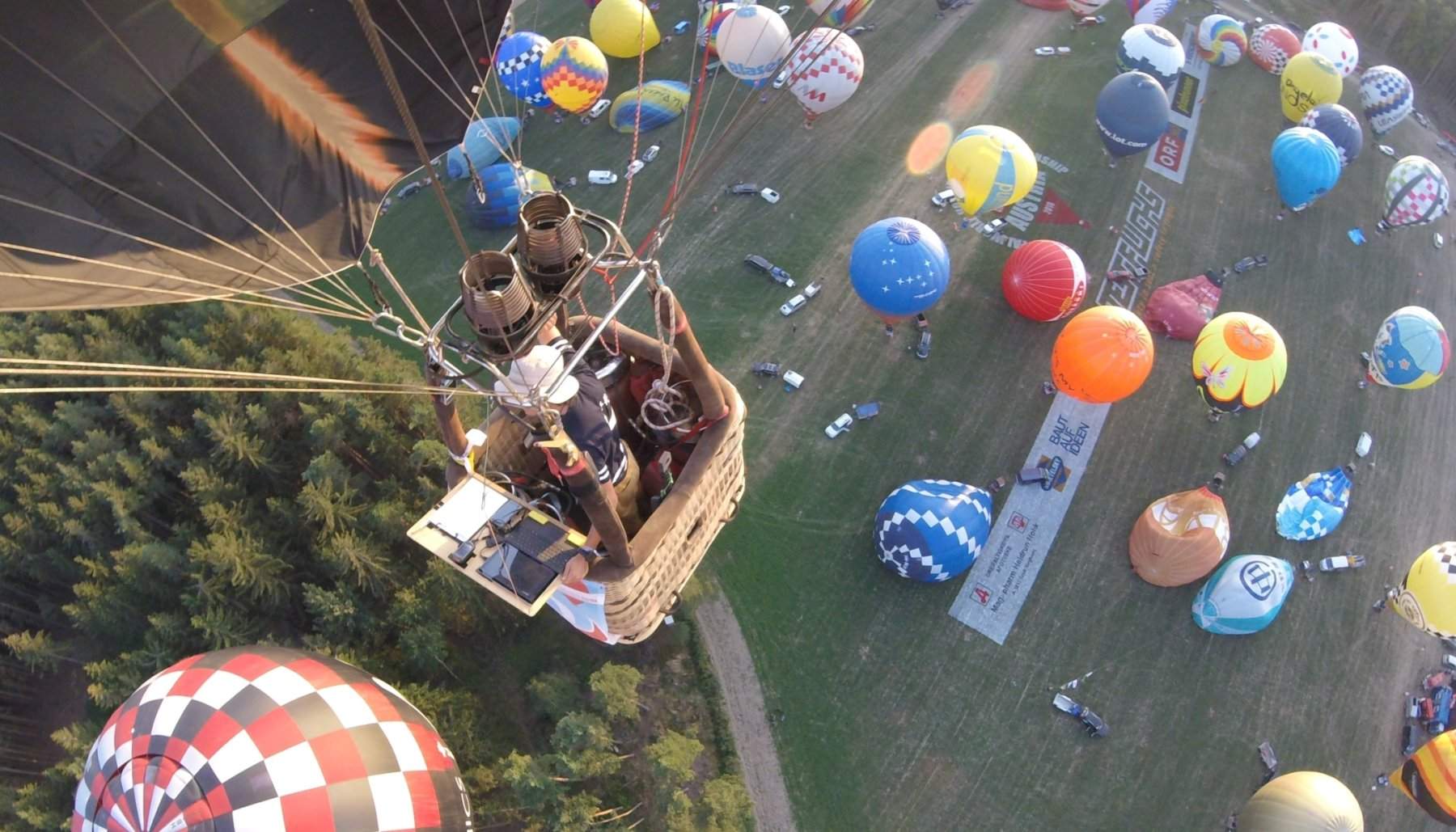 Festival de globos visto desde el aire